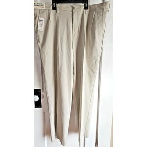 NWT DOCKERS easy Khaki classic fit all motion comfort pleated stretch pant 42*32